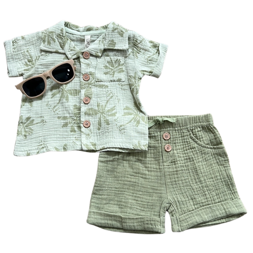 Green Palms Resort Set with Sunglasses